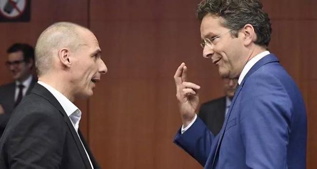 Le ministre des Finances grec Yanis Varoufakis et le président de l'Eurogroupe, le Néerlandais Jerone Dijsselbloem, juste avant la réunion des ministres des Finances de la zone euro - John Thys/AFP


