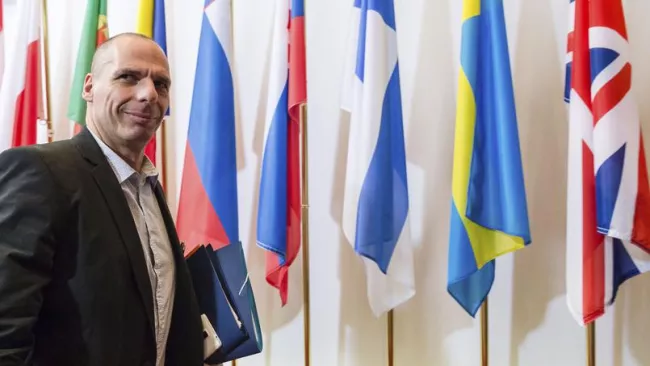 Le ministre des Finances grec, Yanis Varoufakis, s'apprête à rencontrer ses homologues européens ce mardi 12 mai. Crédits photo : Geert Vanden Wijngaert/AP


