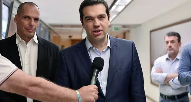 Alexis Tsipras, le premier ministre grec et Yanis Varoufakis (Finances) s'adressent aux medias, mercredi, à l'issue d'une réunion ministérielle. - Louisa Gouliamaki/AFP


