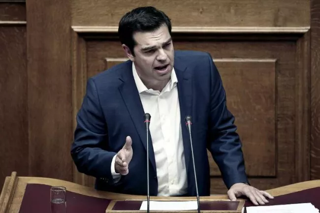 Le Premier ministre grec, Alexis Tsipras, devant le Parlement pour informer les parlementaires sur le cours des négociations, le 5 juin 2015 (Photo ANGELOS TZORTZINIS. AFP)


