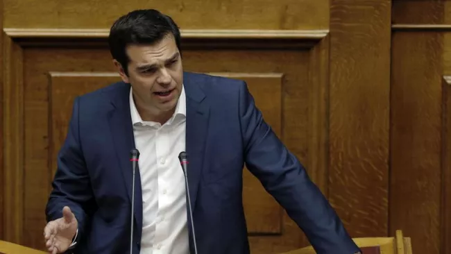 Devant le parlement grec, vendredi, le premier ministre grec a estimé que son gouvernement ne pouvait accepter les propositions «absurdes» et «irréalistes» qui lui ont été présentées par les créanciers. Crédits photo : Petros Giannakouris/AP



