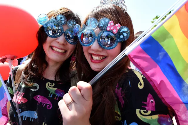 Grèce: vers une union civile pour les couples gays.