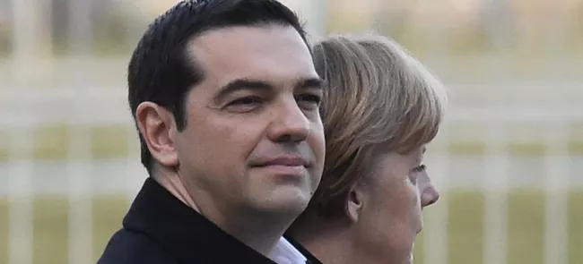 Alexis Tsipras et Angela Merkel. Crédits photo : TOBIAS SCHWARZ/AFP


