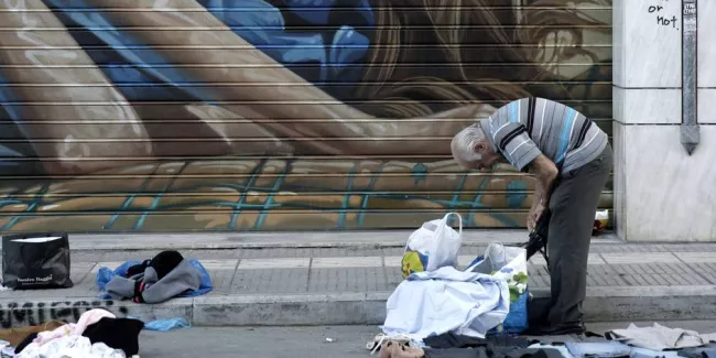 Grèce: même rognées, les retraites font vivre plusieurs ménages.