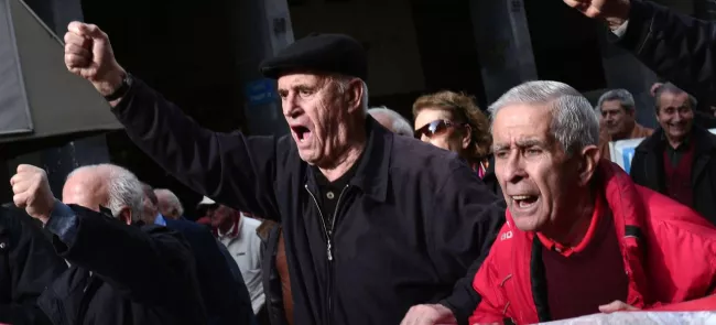 Une manifestation de retraités, dans les rues d'Athènes, en décembre 2014. Crédits photo : LOUISA GOULIAMAKI/AFP


