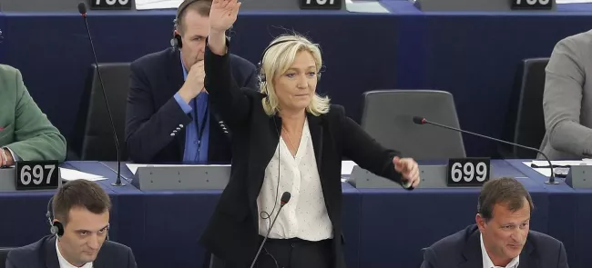 Florian Philippot, Marine Le Pen et Louis Aliot au Parlement européen, le 10 juin. Crédits photo : VINCENT KESSLER/REUTERS


