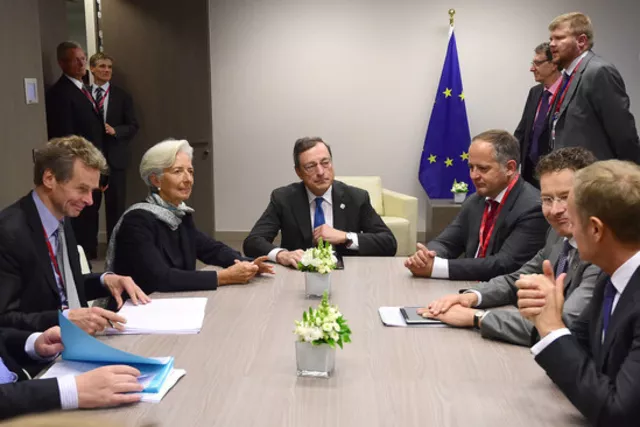 Les réunions se sont multipliées ce lundi 22 juin 2015, ici en présence notamment de CHristine Lagarde à la tête du FMI, du président de la banque centrale européenne Mario Draghi, et du président de l'Eurogroup Jeroen Dijsselbloem. Image: Keystone


