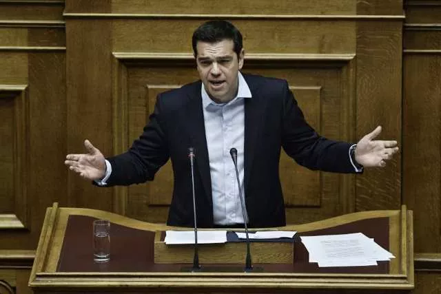 Le Premier ministre Alexis Tsipras dimanche devant le Parlement grec - AFP/ ANGELOS TZORTZINIS


