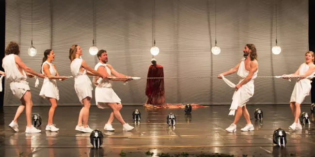 La cruelle actualité des tragédies grecques.