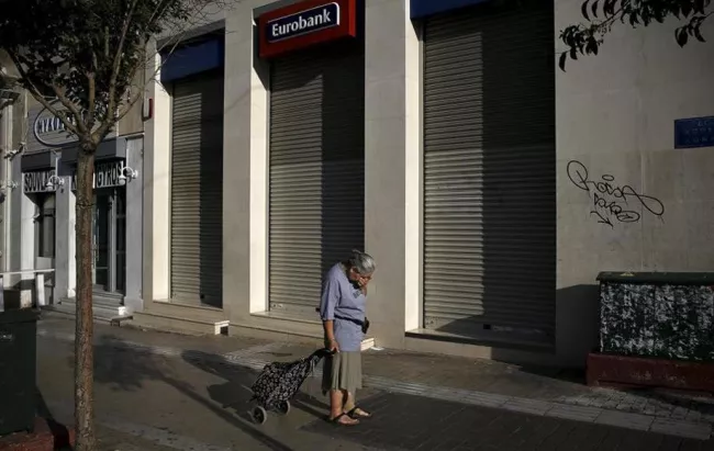 Une banque fermée à Athènes, ce lundi.


