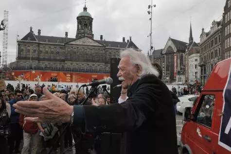 Manolis Glezos, eurodéputé Syriza: «Si le oui l'emporte, le gouvernement doit démissionner».