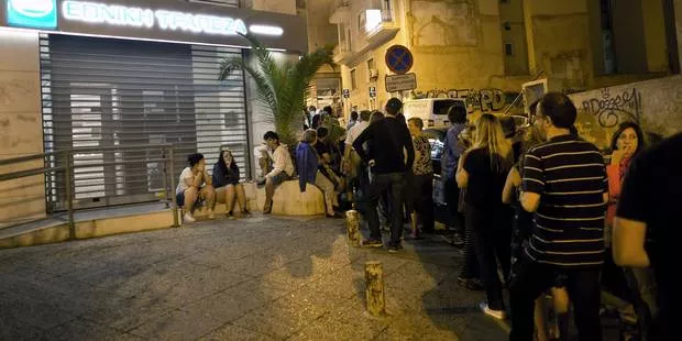 En Grèce, les retraits sont limités à 60 euros par jour jusqu'au 6 juillet.