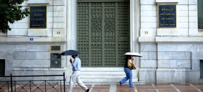 Les banques sont restées fermées lundi en Grèce. Crédits photo : Petros Karadjias/AP


