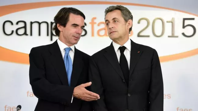 Nicolas Sarkozy était lundi à Madrid, à l'invitation de l'ancien président du gouvernement espagnol José Maria Aznar. Crédits photo : JAVIER SORIANO/AFP


