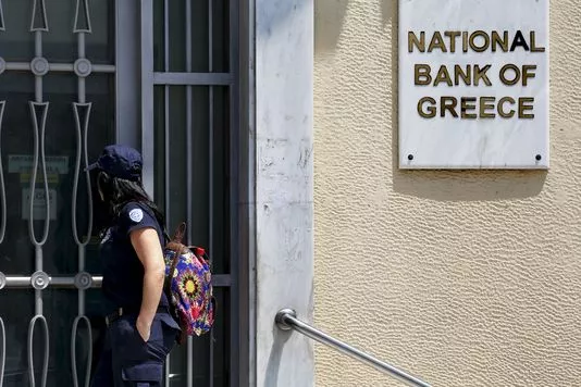 Quel que soit le verdict du référendum, les Grecs ne peuvent échapper à la réalité financière, qui doit les conduire à dégager un excédent budgétaire primaire modéré. Devant un établissement de la Banque nationale de Grèce, le 30 juin.


