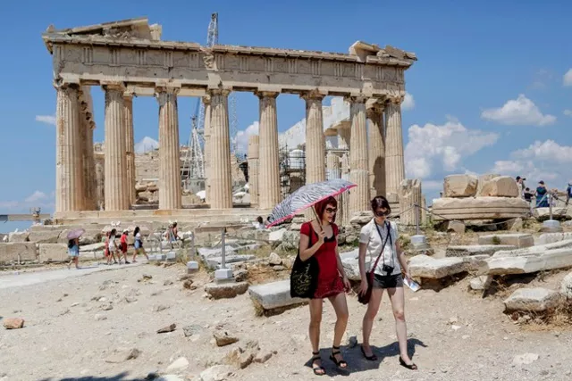 Les touristes possédant une carte sur un compte bancaire à l'étranger peut tirer autant d'argent qu'il le souhaite. Image: Keystone


