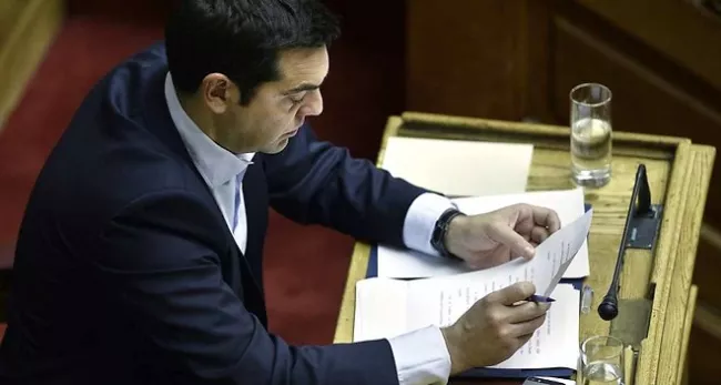 Dans une lettre qu'il leur a envoyée la nuit dernière, le Premier ministre grec Alexis Tsipras accepterait, avec quelques aménagements, les conditions que ses créanciers ont mis sur la table à la veille du week-end - AFP


