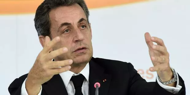 Grèce: Sarkozy critique le "pronostic isolé" de Hollande et .