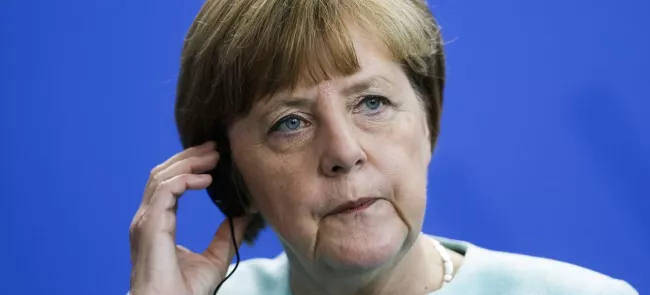 Angela Merkel, dont le pays est le premier créancier de la Grèce, a sifflé la fin de partie. Crédits photo : Markus Schreiber/AP


