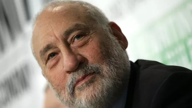 Joseph Stiglitz s'est prononcé contre une nouvelle cure d'austérité pour la Grèce. Crédits photo : WIN MCNAMEE/AFP


