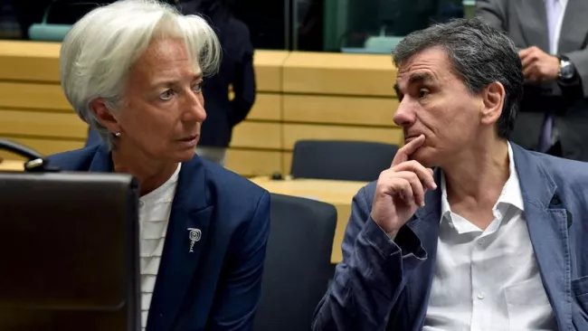 La directrice du FMI, Christine Lagarde, en discussion avec le ministre des Finances grec Euclid Tsakalotos. Crédits photo : © Eric Vidal / Reuters/REUTERS


