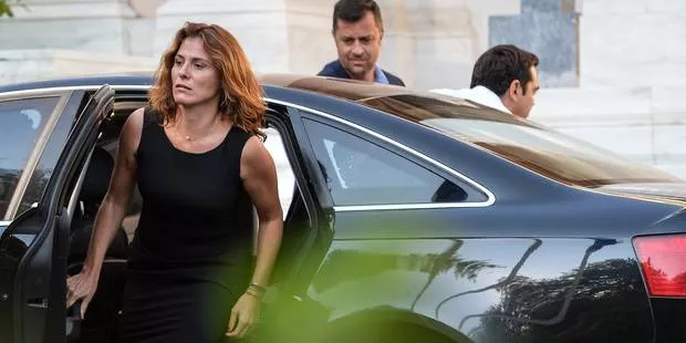 Dans l'ombre de Tsipras, sa femme est "encore plus à gauche que lui".