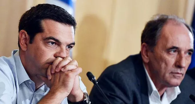 Le Premier ministre Alexis Tsipras (ici en compagnie, ce mercredi, de son ministre de l'Economie, Giorgos Stathakis) souhaite que les députés grecs se prononcent au plus vite sur le 3ème plan de renflouement du pays - AFP


