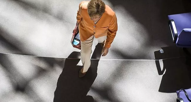 La chancelière Angela Merkel redoute la division de son parti, mercredi, lors du vote du Bundestag sur le troisième programme d'aide à la Grèce - Odd Andersen/AFP


