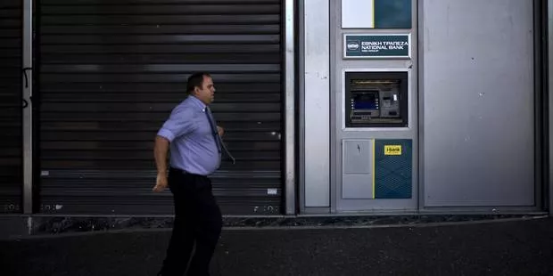 Grèce : le gouvernement adoucit un peu le contrôle des capitaux.