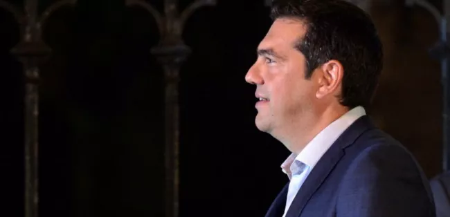 Alexis Tsipras quitte le palais présidentiel après avoir remis sa démission, ce jeudi 20 août. (LOUISA GOULIAMAKI / AFP)


