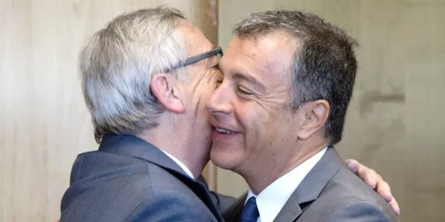 Le plan d'aide à la Grèce provoque des remous politiques.