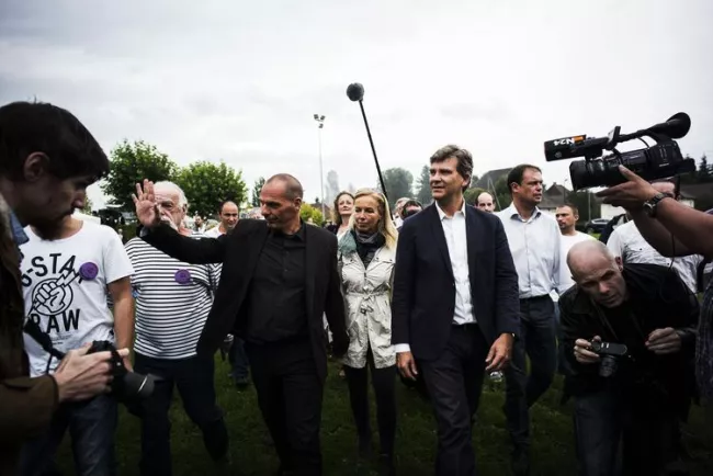Arnaud Montebourg reçoit Yanis Varoufakis en tant qu'invité d'honneur à l'occasion de la Fête de la Rose. (Photo Albert Facelly pour Libération)


