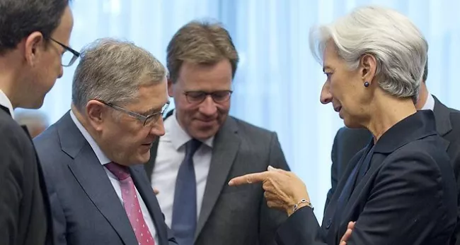 La question de l'allègement de la dette grecque figure au coeur des discussions entre l'Europe et le Fonds monétaire international, et notamment entre le patron du Mécanisme européen de stabilité (MES), Klaus Regling, et Christine Lagarde - Virginia Mayo/AP/SIPA


