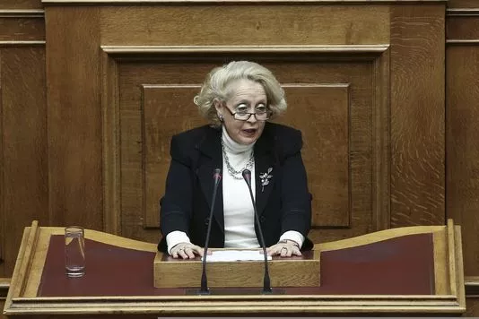 La présidente de la Cour suprême, Vassiliki Thanou-Christophilou, devant le Parlement, le 9 mars 2015.


