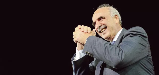 Evangelos Meïmarakis (ici jeudi, lors d'un meeting à Athènes) devance Alexis Tsipras d'un point dans certains sondages d'opinion. Crédits photo : MICHALIS KARAGIANNIS/REUTERS


