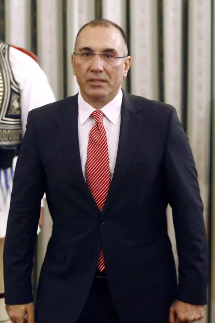 En Grèce, un ministre rattrapé par des tweets.