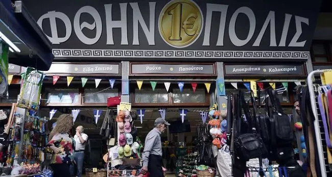 Les petites entreprises grecques ont souffert du contrôle des changes, surtout quand le fournisseur étranger exigeait d'être payé à l'avance, de peur de ne pas être payé du tout - AFP


