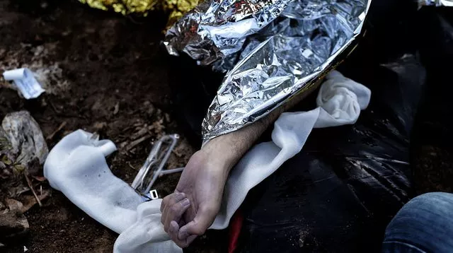 Un corps sur une plage de Lesbos le 30 octobre 2015


