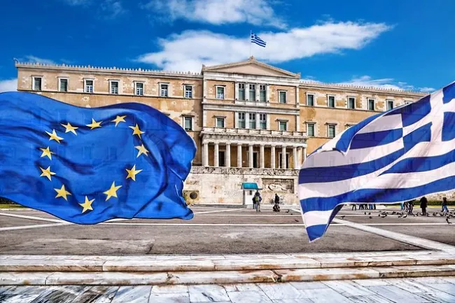 La Grèce attend le déblocage d'une nouvelle tranche d'aide de 2 milliards d'euros de la part de l'Union européenne - Shutterstock.


