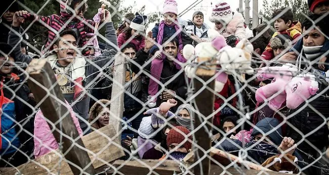 Désormais, des diplomates évoquent ouvertement à Bruxelles la possibilité de lancer une procédure de simili-exclusion de la Grèce, accusée d'avoir une gestion déficiente de la frontière extérieure de l'Union européenne. - AFP


