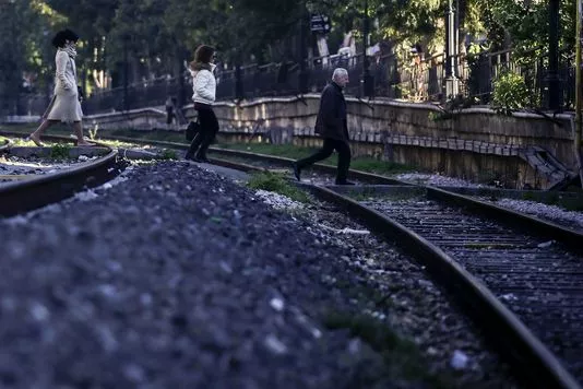Cette nouvelle grève devrait perturber les transports, entraîner la fermeture des écoles et la paralysie de l'activité portuaire.


