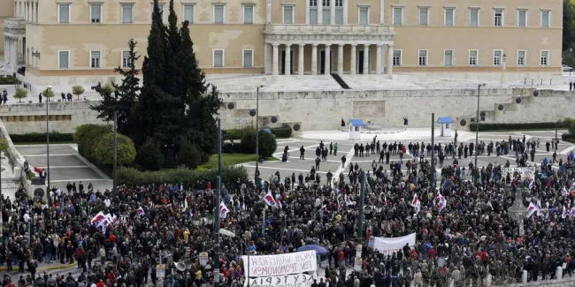 Ministre grec du Travail: "Nous n'accepterons pas une douzième baisse des retraites".