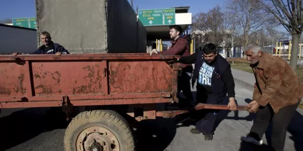Grèce: les agriculteurs haussent le ton.