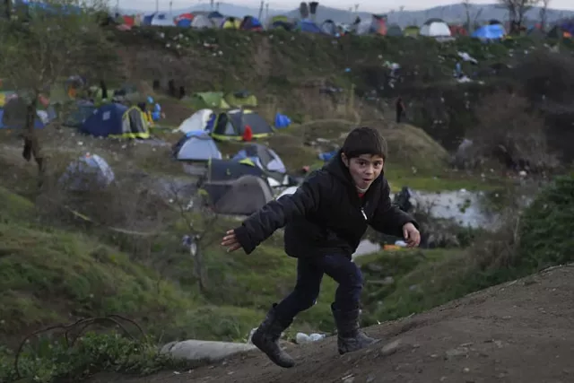 Quelque 12'000 migrants et réfugiés s'entassent actuellement dans des conditions misérables dans le camp d'Idomeni. Image: AFP



