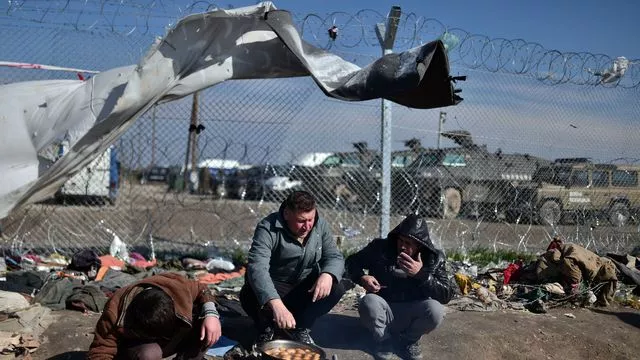 Migrants: la France et l'Allemagne prêtes à envoyer 600 experts en Grèce.