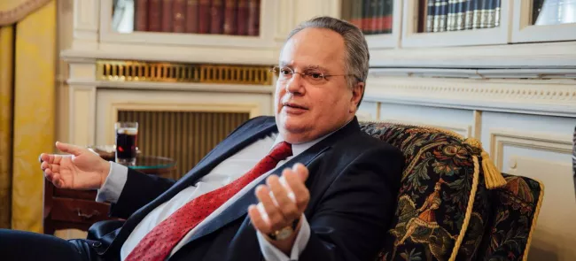 «Qu'on nous laisse remettre en marche notre économie, retrouver de la croissance et de l'investissement. Alors nous pourrons rembourser nos créanciers», affirme Nikos Kotzias Crédits photo : Lucien Lung


