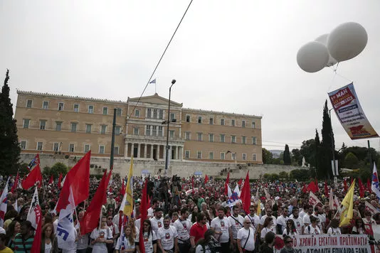Place Syntagma, devant le Parlement, à Athènes, le 8 mai.


