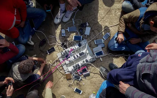 En Grèce, les médias au secours des réfugiés.