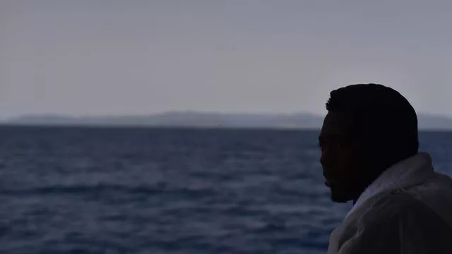 Plus de 250 migrants ont été secourus au large de la Crète ce vendredi (photo d'illustration d'un migrant faisant route vers le port italien de Cagliari).


