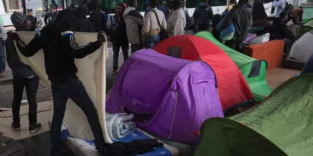 Dans l'ancien hôtel Plaza d'Athènes, 350 réfugiés réapprennent à vivre.